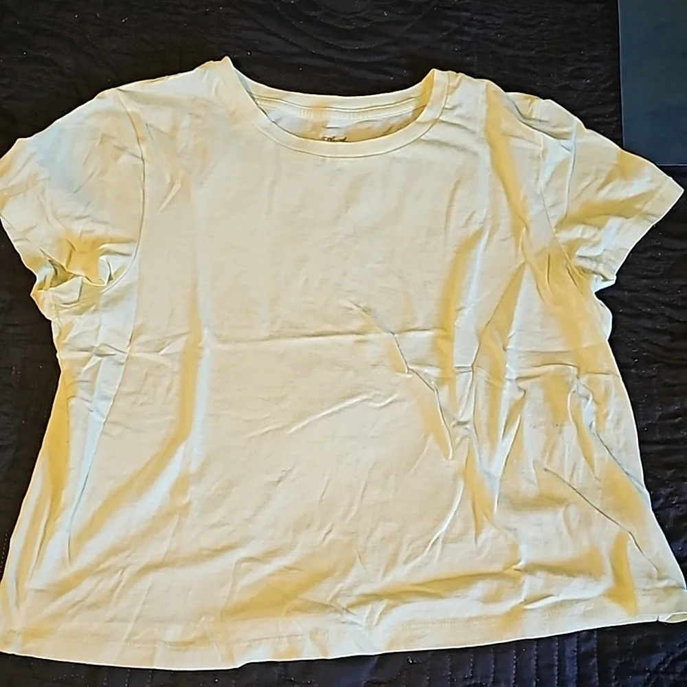 Universal thread shirt size‎ large